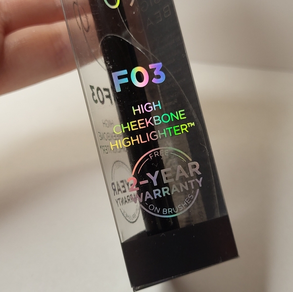 Sigma Beauty F03 cheekbone highlighter brush - Picture 6 of 7